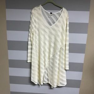 ‘We the free’ Free people light weight sweater.